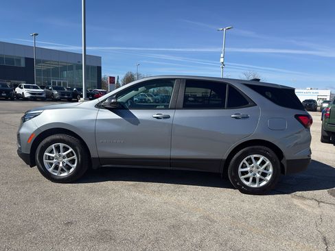 Used 2023 Chevrolet Equinox LS w/ LS Convenience Package AWD/4WD image 6
