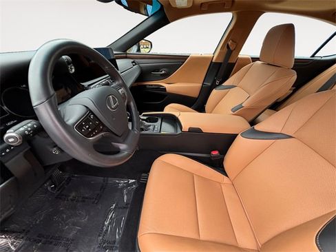 Used 2025 Lexus ES 300h w/ Premium Package image 9