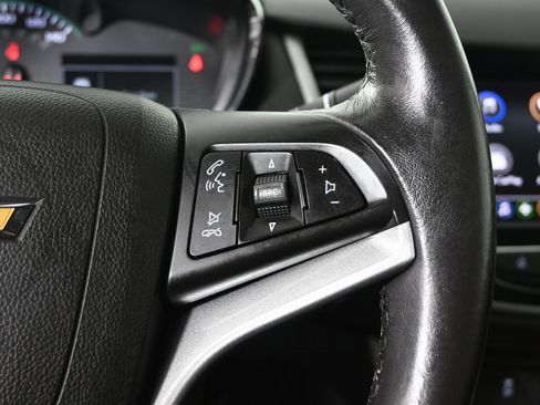 Used 2022 Chevrolet Trax LT w/ LT Convenience Package image 34