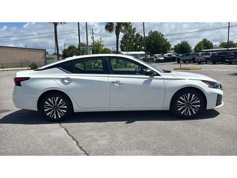 Used 2025 Nissan Altima 2.5 SV FWD image 6