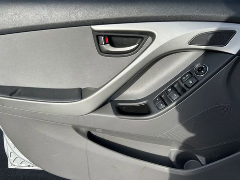 Used 2014 Hyundai Elantra SE image 20