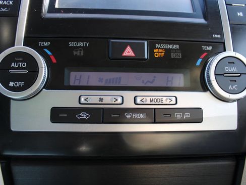 Used 2012 Toyota Camry XLE image 24