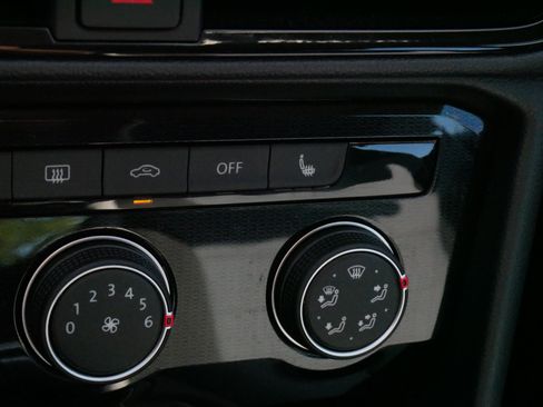 Certified 2025 Volkswagen Taos S AWD/4WD image 28