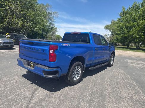 Used 2025 Chevrolet Silverado 1500 Custom w/ Turbomax Blackout Package AWD/4WD image 5