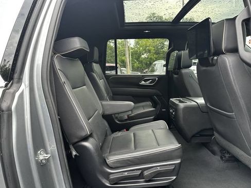 Used 2023 Chevrolet Suburban Premier w/ Advanced Technology Package AWD/4WD image 37