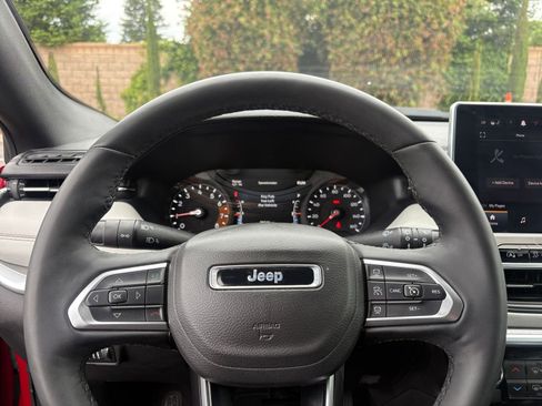 Used 2025 Jeep Compass Limited AWD/4WD image 29