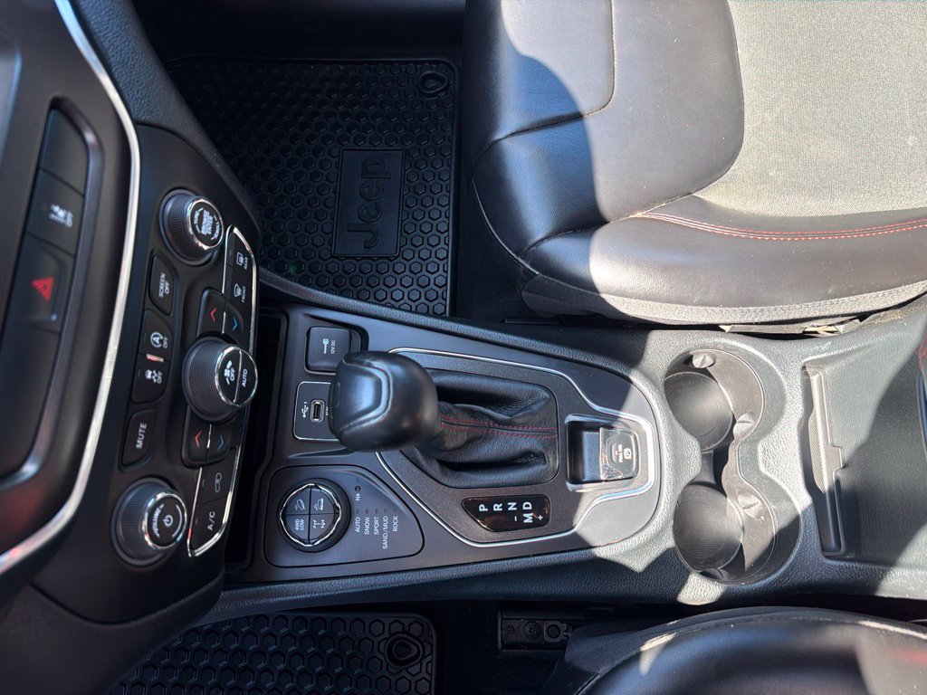 Used 2022 Jeep Cherokee Trailhawk AWD/4WD image 27