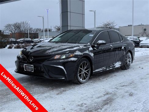 Used 2023 Toyota Camry SE image 7