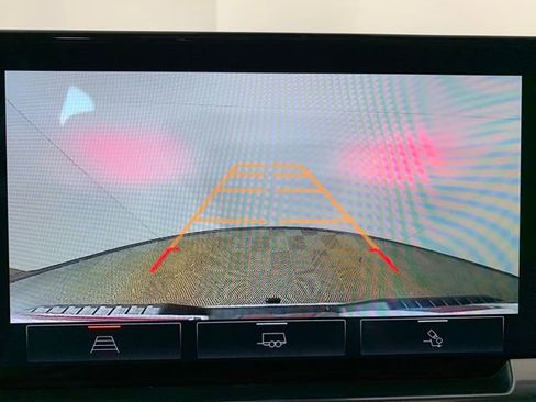 Used 2022 GMC Sierra 1500 SLT w/ SLT Convenience Package image 9