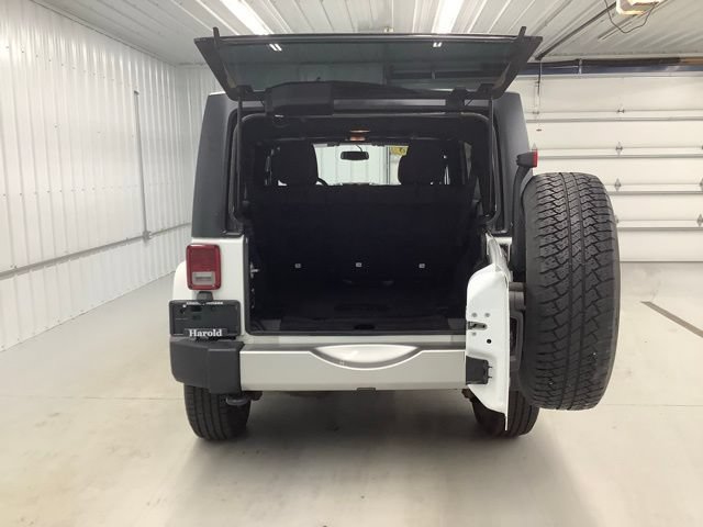 Used 2018 Jeep Wrangler Unlimited Sahara w/ Dual Top Group AWD/4WD image 6