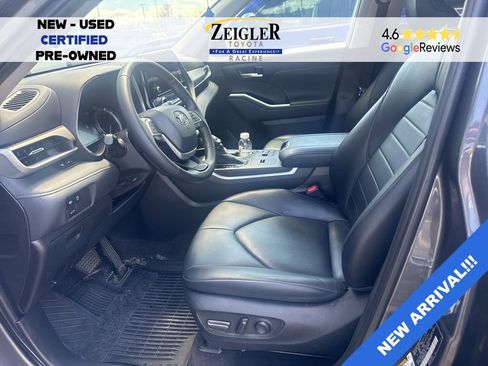Used 2023 Toyota Highlander XLE FWD image 4