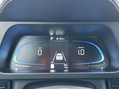 Used 2025 Hyundai Elantra Sport image 35