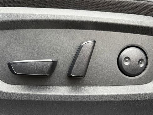 Used 2025 Nissan Pathfinder Platinum FWD image 17