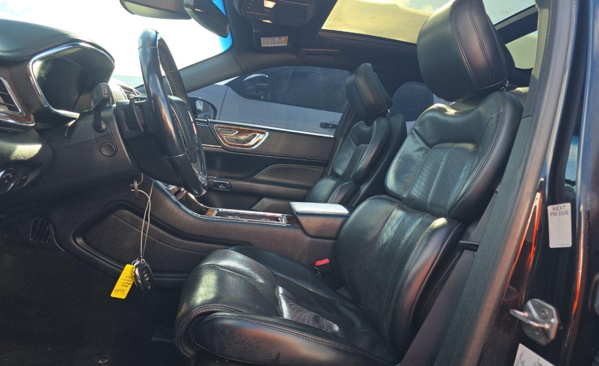 Used 2019 Lincoln Continental Select FWD image 3