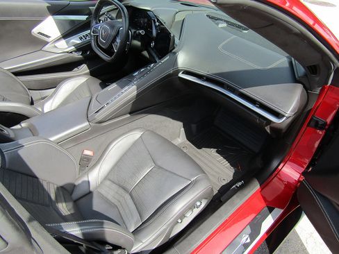 Used 2021 Chevrolet Corvette Stingray Premium Conv w/ Z51 Performance Package RWD image 10
