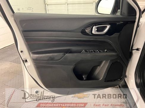 Used 2025 Jeep Compass Trailhawk AWD/4WD image 28