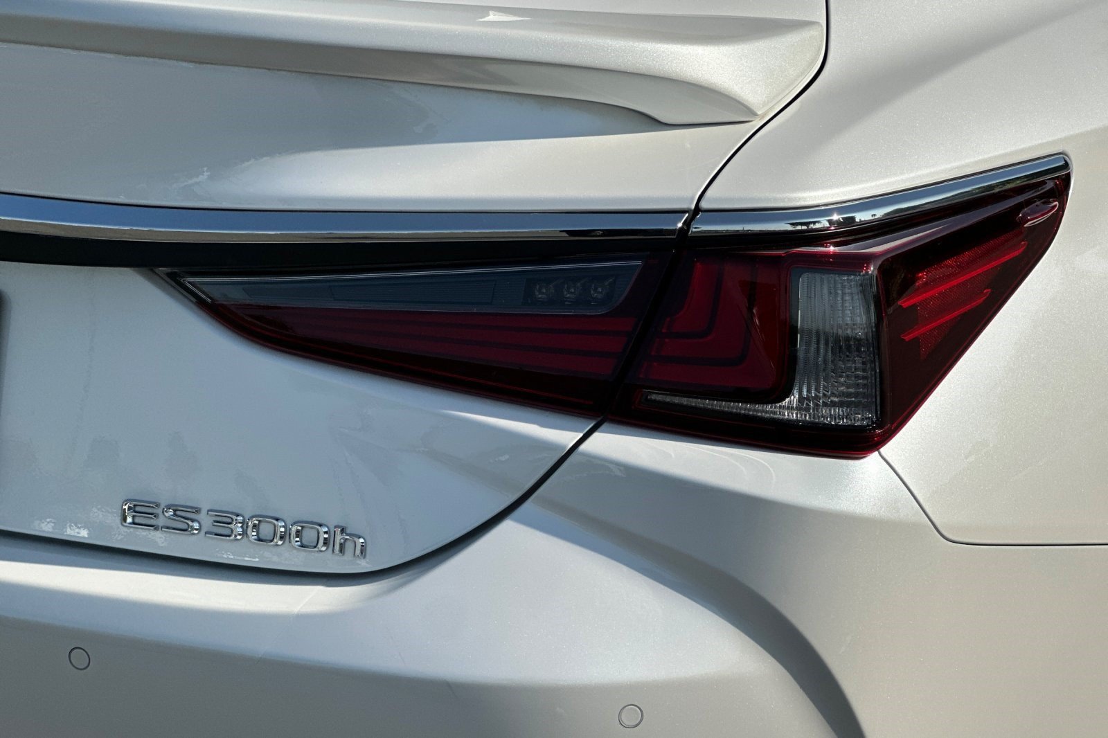 Certified 2025 Lexus ES 300h w/ Premium Package FWD image 28