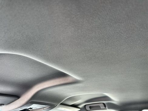 Used 2018 Chevrolet Suburban LT RWD image 19