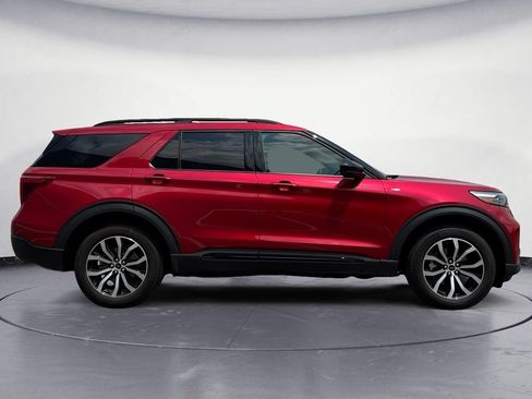 Used 2022 Ford Explorer ST-Line w/ Class IV Trailer Tow Package AWD/4WD image 12