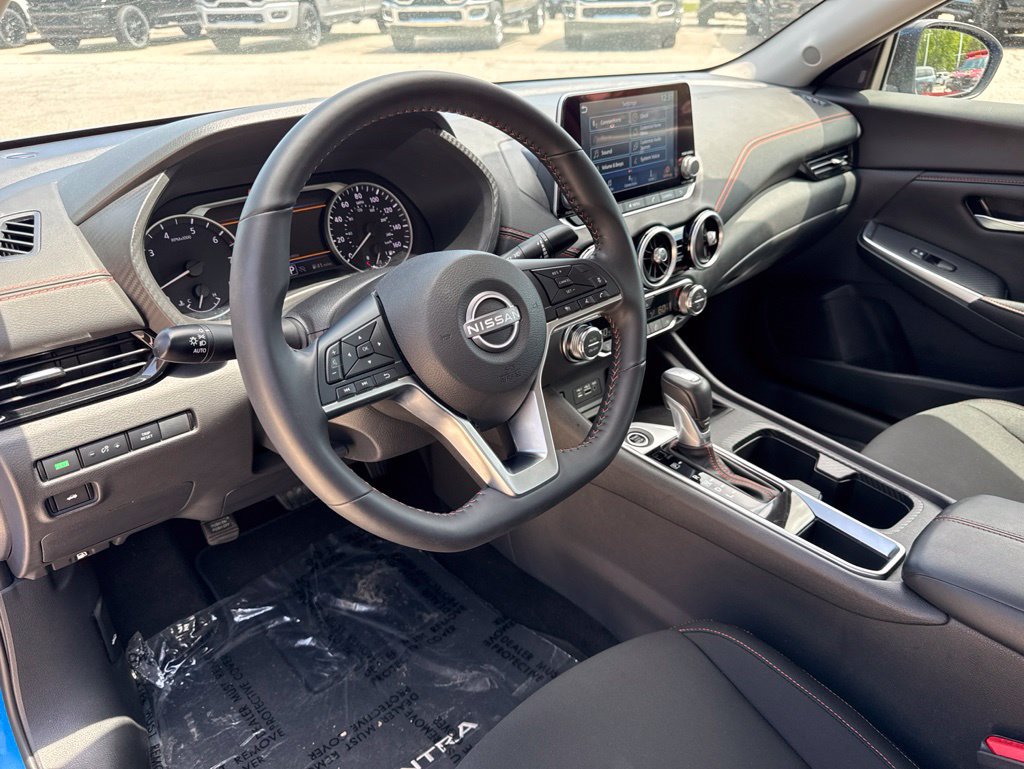 Used 2025 Nissan Sentra SR FWD image 2