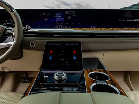 Used 2025 Cadillac Escalade Sport Platinum w/ LPO, Floor Liner Package image 24