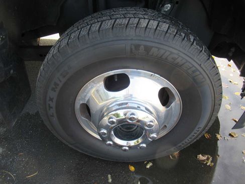 Used 2023 Ford F350 Lariat image 9