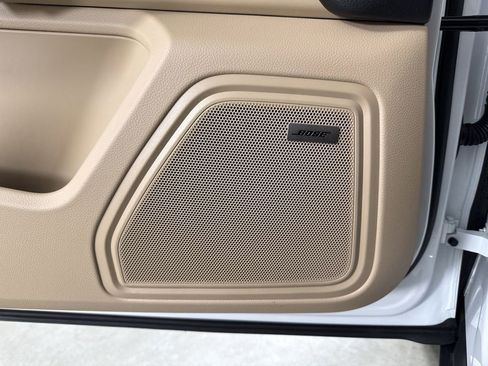 Certified 2025 Porsche Macan image 35