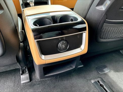 Used 2023 Kia Carnival EX FWD image 10