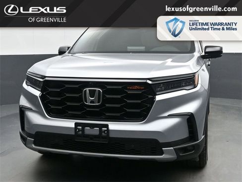 Used 2025 Honda Pilot TrailSport image 3