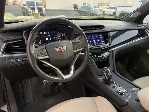 Used 2023 Cadillac XT6 Sport w/ Technology Package image 14
