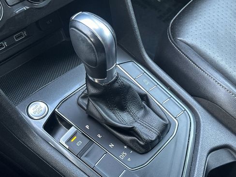 Used 2018 Volkswagen Tiguan SE w/ 18" Alloy Wheels Package image 17