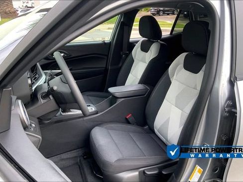 New 2026 Chevrolet Trax LS w/ LS Convenience Package FWD image 10