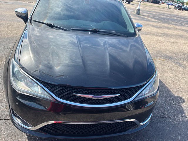 Used 2020 Chrysler Pacifica Limited FWD image 2