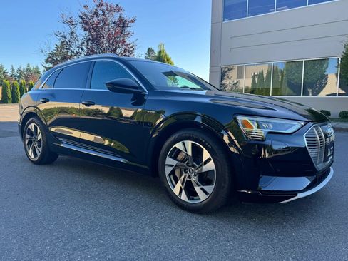 Used 2022 Audi e-tron Premium AWD/4WD image 1