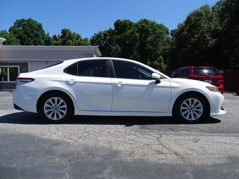 Used 2019 Toyota Camry LE FWD image 11