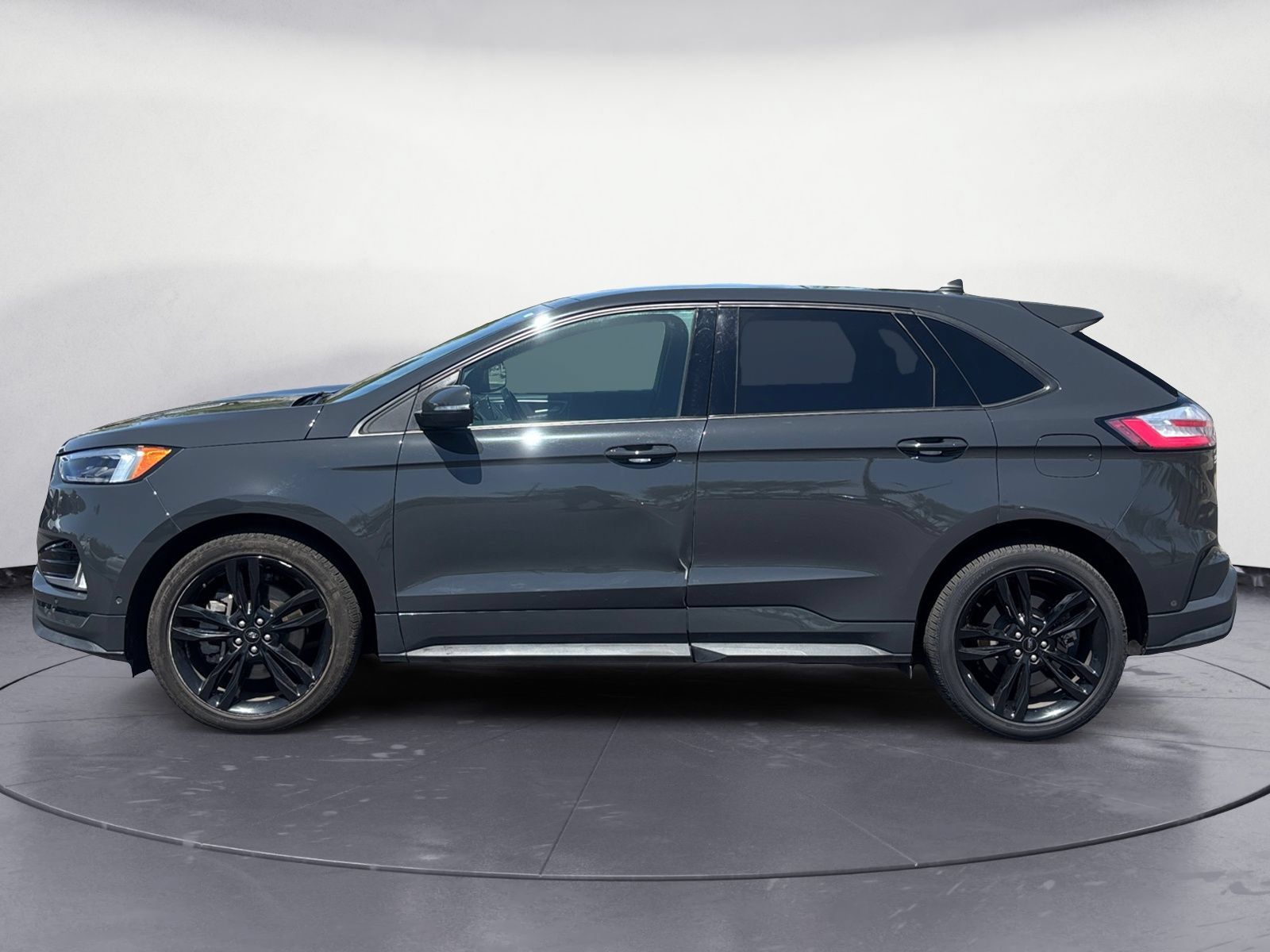 Used 2021 Ford Edge ST w/ Equipment Group 401A AWD/4WD image 3