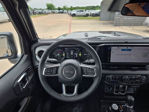 Used 2025 Jeep Wrangler Unlimited Sahara w/ Safety Group AWD/4WD image 18