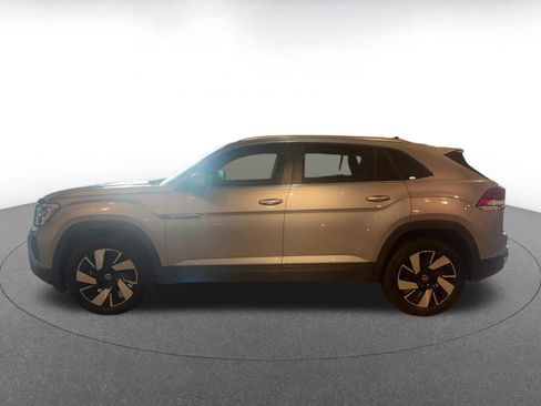 Used 2025 Volkswagen Atlas Cross Sport SE image 9