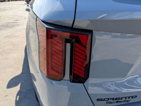 Certified 2025 Kia Sorento SX Prestige image 12