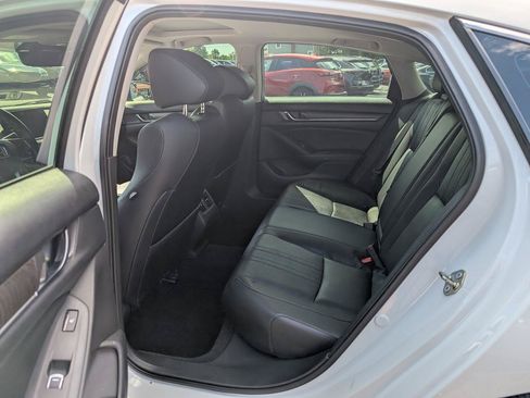 Used 2018 Honda Accord Touring image 9