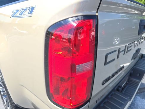 Used 2021 Chevrolet Colorado Z71 AWD/4WD image 35