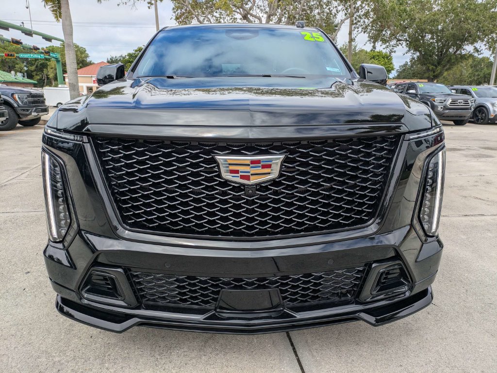 Used 2025 Cadillac Escalade V AWD/4WD image 8