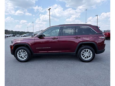 Used 2025 Jeep Grand Cherokee Laredo X RWD image 5