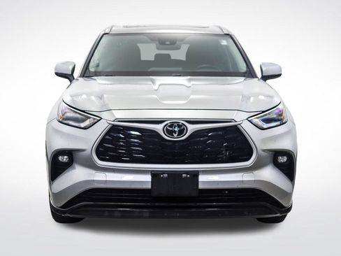 Used 2022 Toyota Highlander XLE AWD/4WD image 8