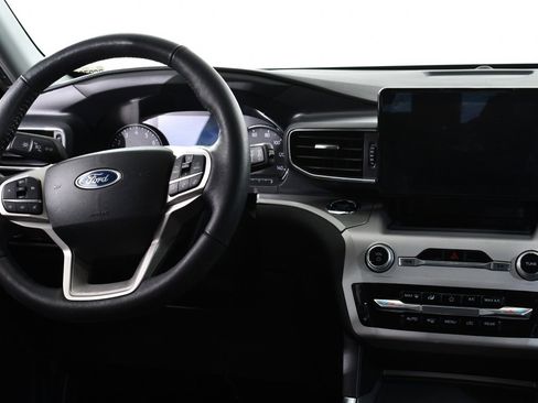 Used 2023 Ford Explorer XLT w/ Equipment Group 202A image 8