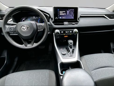 Used 2025 Toyota RAV4 XLE AWD/4WD image 16