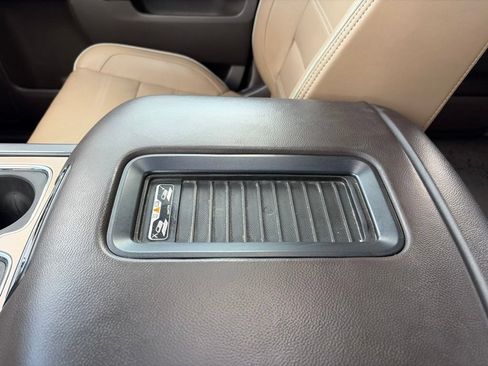 Used 2018 GMC Sierra 2500 Denali w/ Duramax Plus Package AWD/4WD image 19