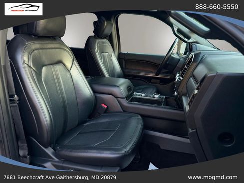 Used 2018 Ford Expedition Limited w/ Equipment Group 301A AWD/4WD image 19
