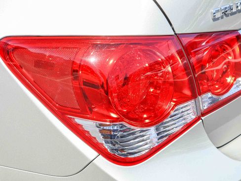 Used 2015 Chevrolet Cruze LT w/ Enhanced Safety Package FWD image 22