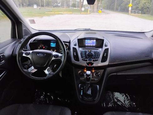Used 2016 Ford Transit Connect XLT image 10